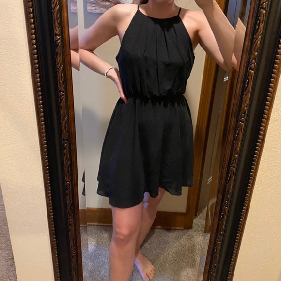 Simple flowy black dress - Picture 1 of 4